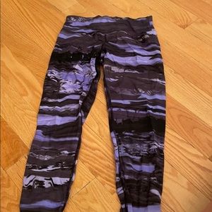 Cute Calvin Klein cropped leggings!